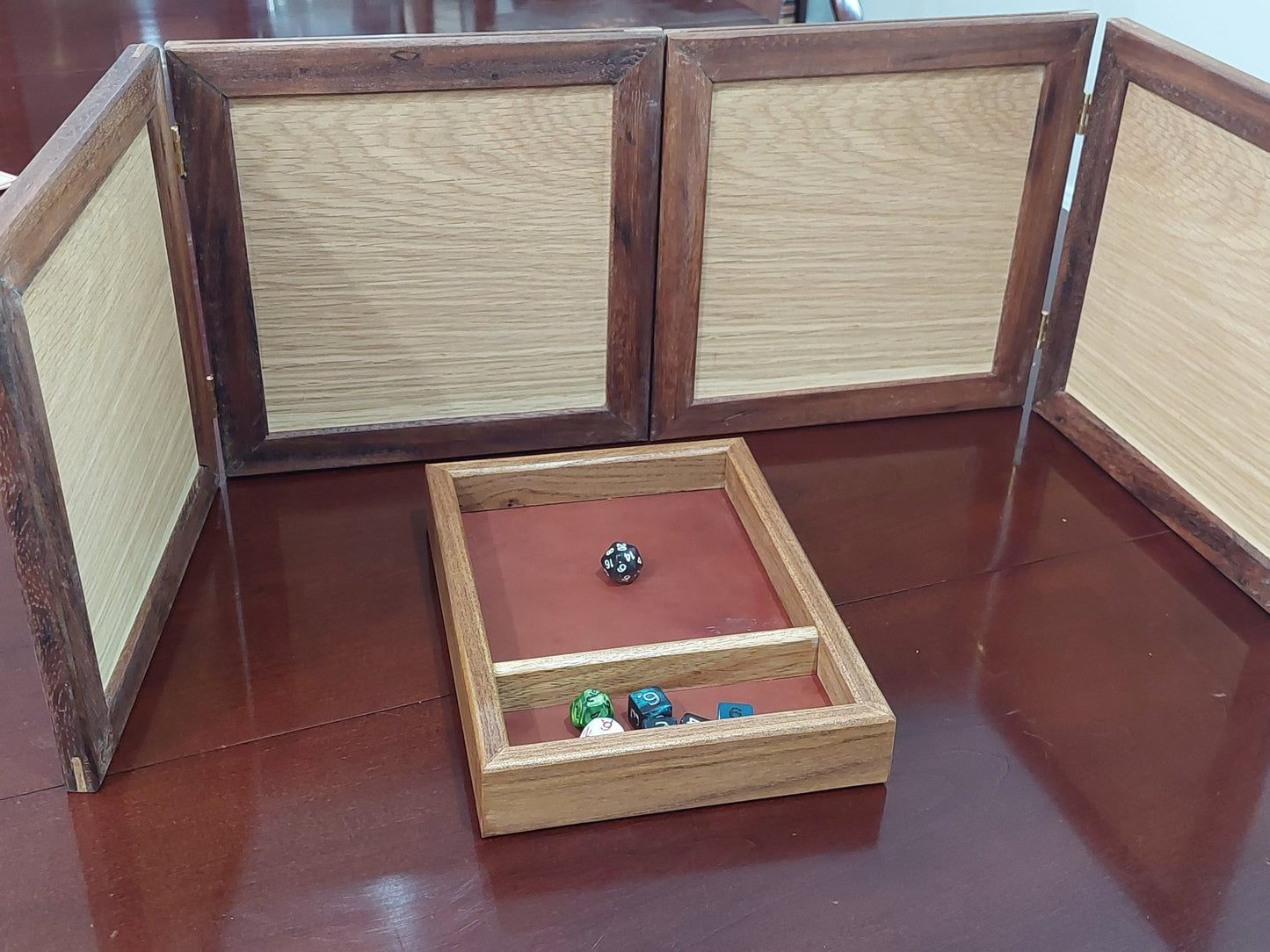 dice vault, dice case, dice tray, dnd, D&D, dungeons and dragons, miniatures, rpg, role play, wyrmwood, dice roller, GM screen, game master, screen, game master screen, dm screen, dungeon master screen, dice tower