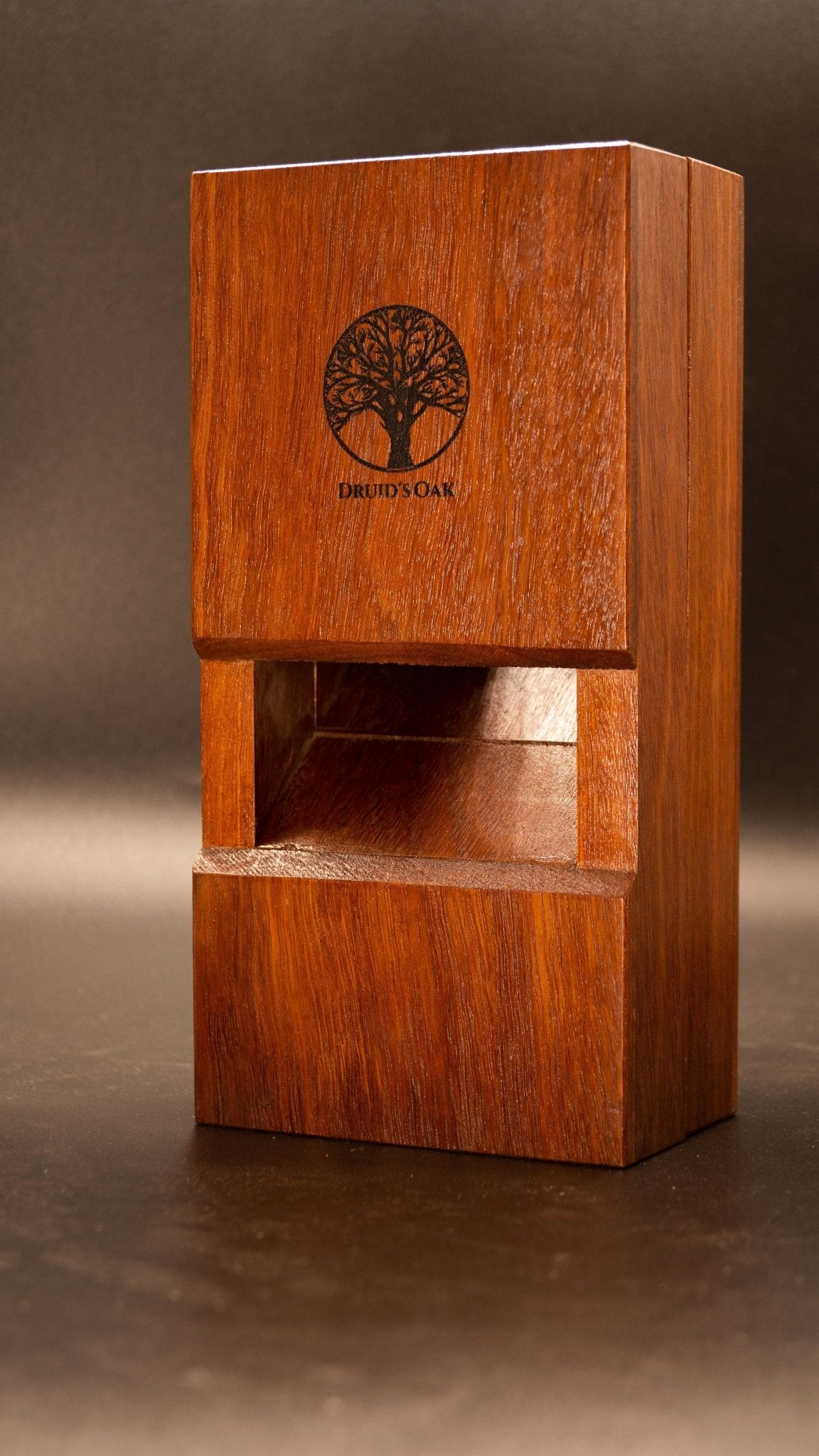 dice vault, dice case, dice tray, dnd, D&D, dungeons and dragons, miniatures, rpg, role play, wyrmwood, dice roller, GM screen, game master, screen, game master screen, dm screen, dungeon master screen, dice tower