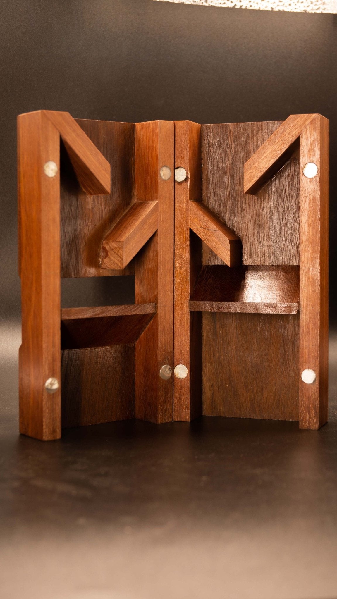 dice vault, dice case, dice tray, dnd, D&D, dungeons and dragons, miniatures, rpg, role play, wyrmwood, dice roller, GM screen, game master, screen, game master screen, dm screen, dungeon master screen, dice tower