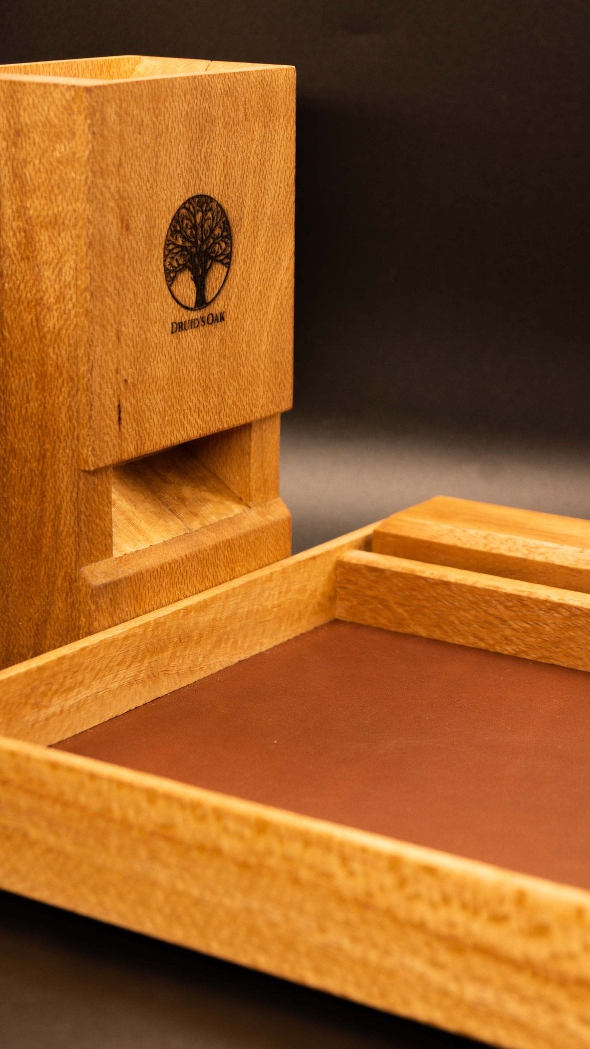 dice vault, dice case, dice tray, dnd, D&D, dungeons and dragons, miniatures, rpg, role play, wyrmwood, dice roller, GM screen, game master, screen, game master screen, dm screen, dungeon master screen, dice tower