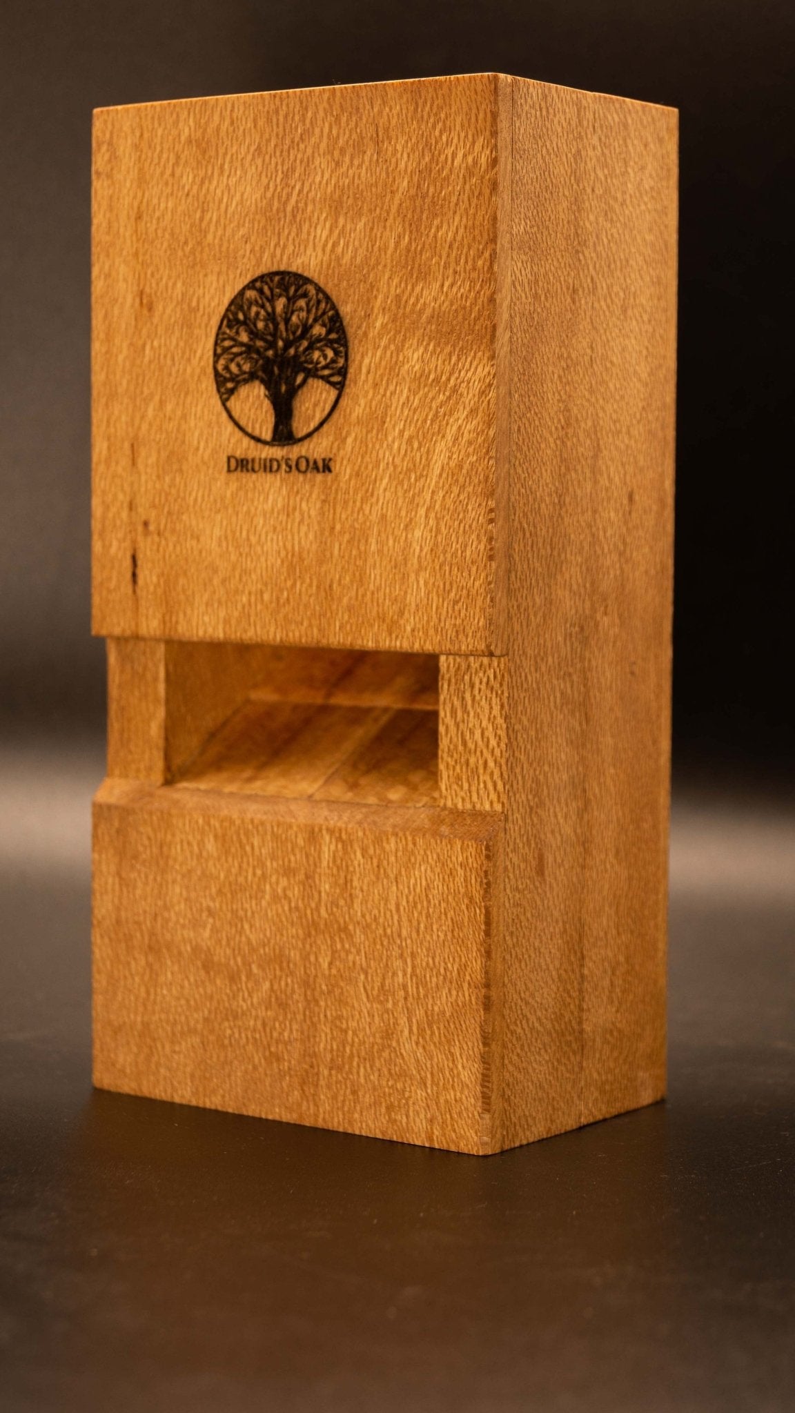 dice vault, dice case, dice tray, dnd, D&D, dungeons and dragons, miniatures, rpg, role play, wyrmwood, dice roller, GM screen, game master, screen, game master screen, dm screen, dungeon master screen, dice tower