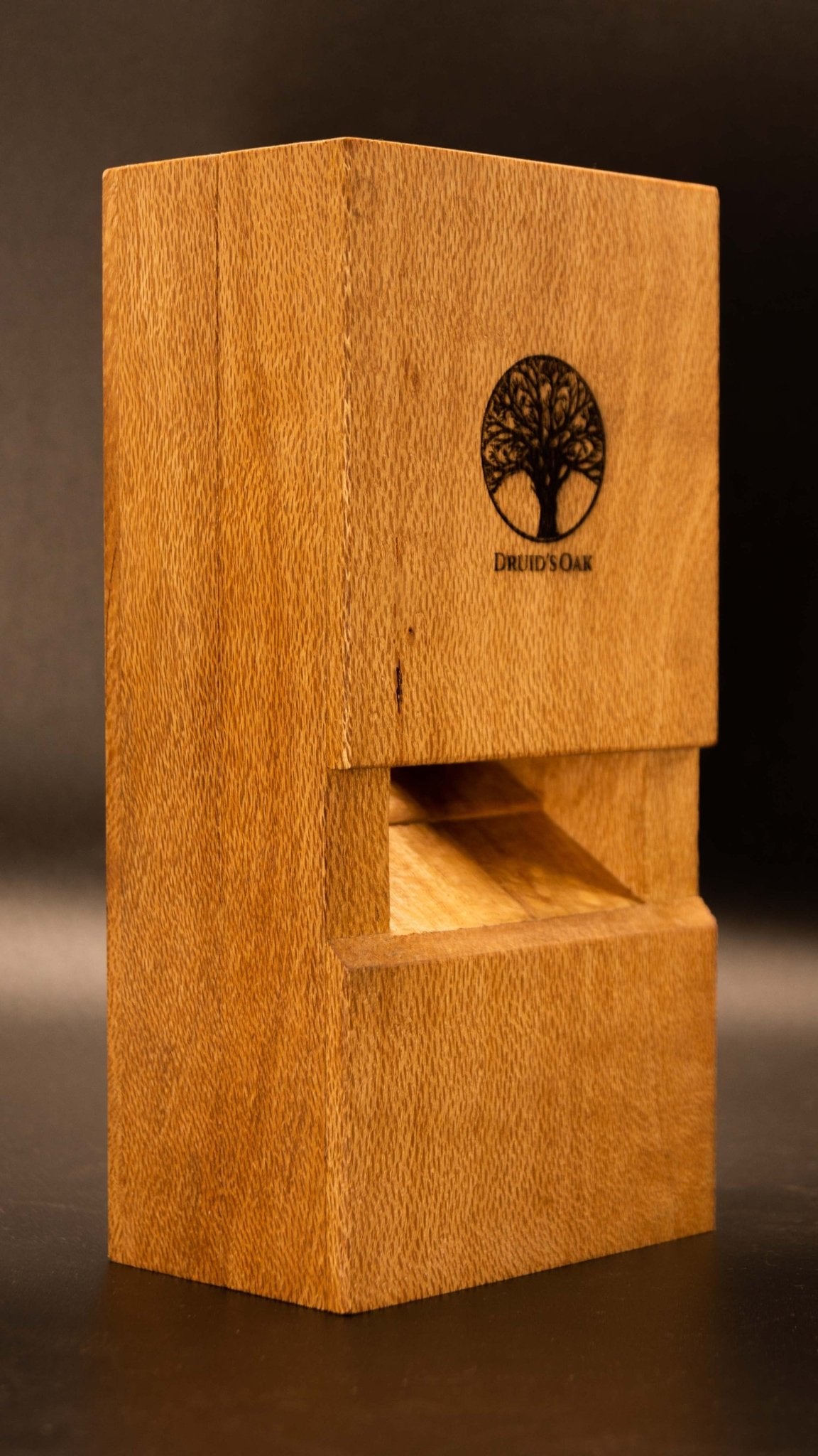 dice vault, dice case, dice tray, dnd, D&D, dungeons and dragons, miniatures, rpg, role play, wyrmwood, dice roller, GM screen, game master, screen, game master screen, dm screen, dungeon master screen, dice tower